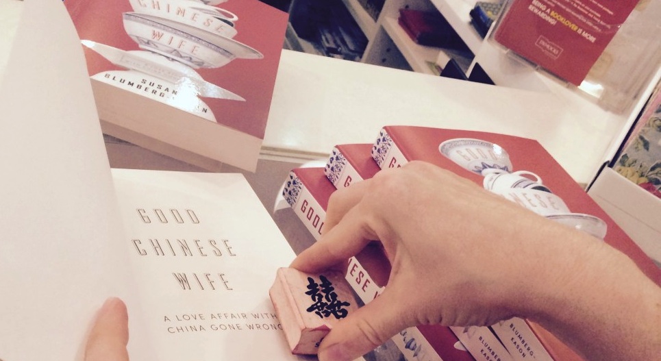 signing-and-stamping-books-at-dymocks-cropped